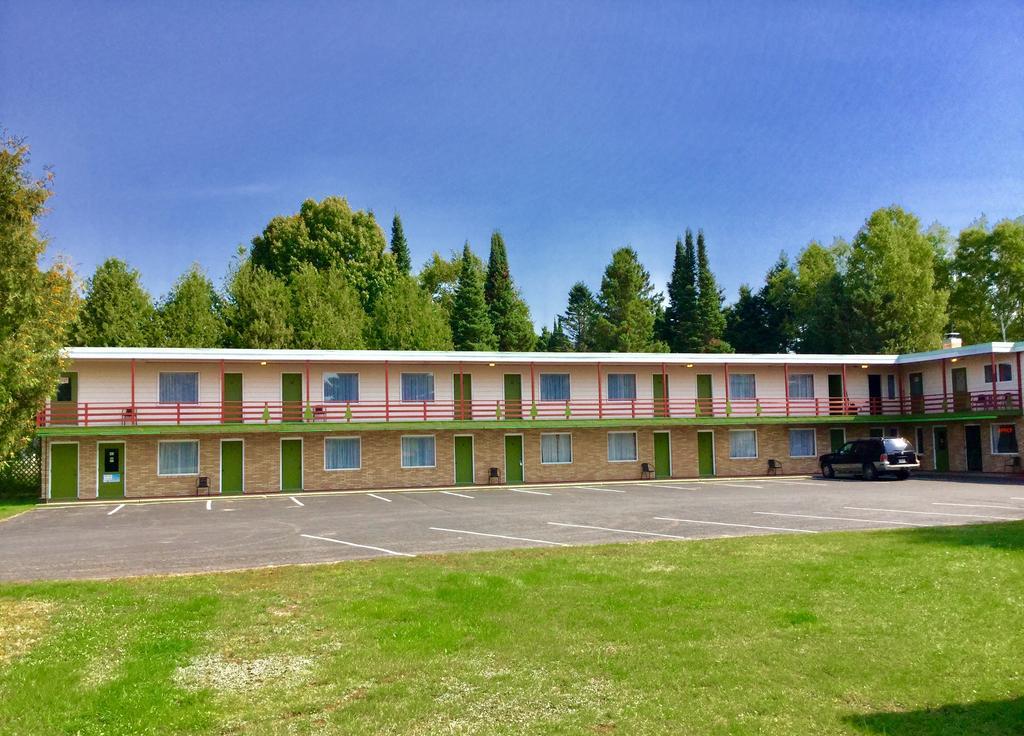 Cedars Motel Ironwood Eksteriør billede
