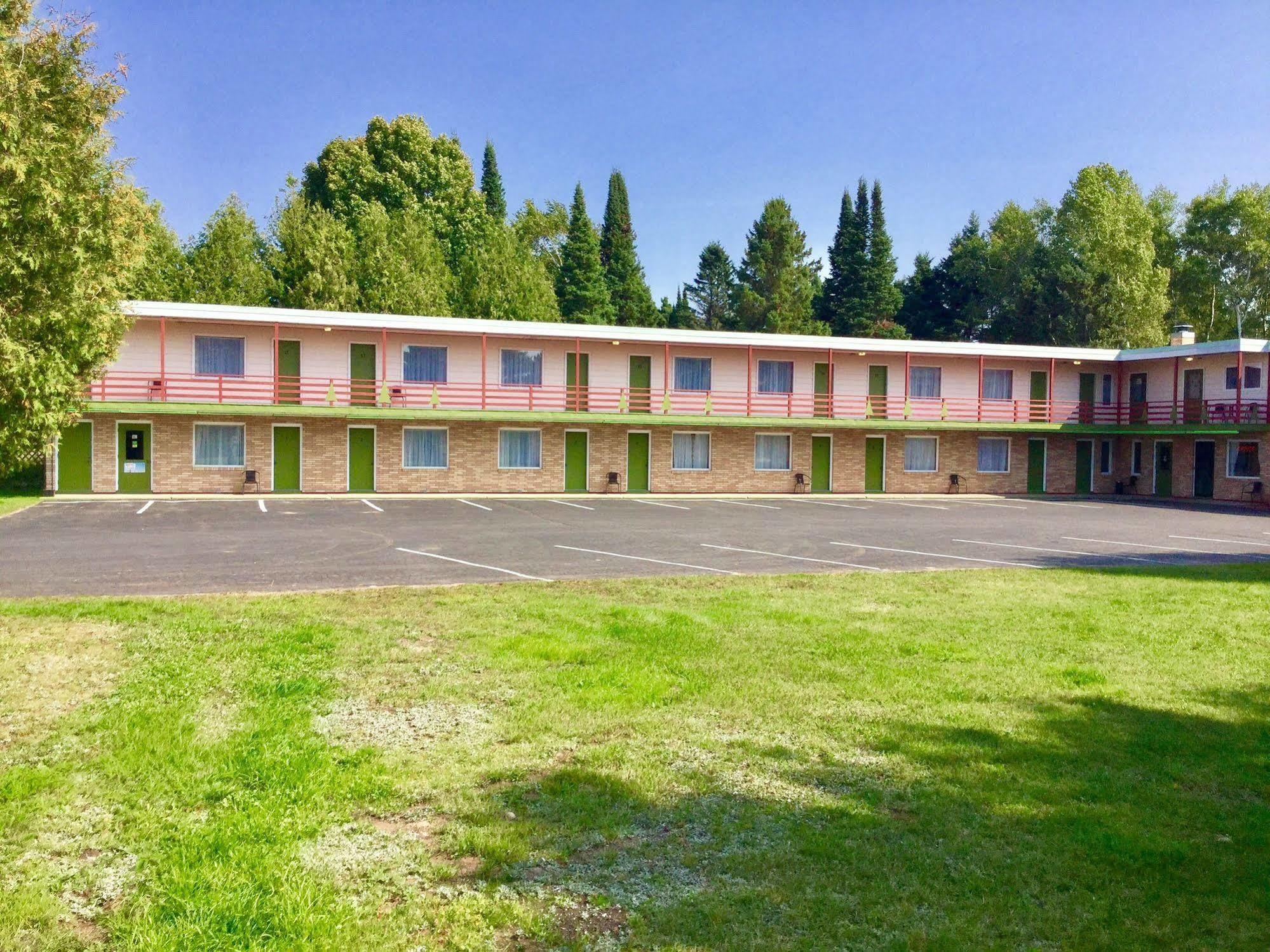 Cedars Motel Ironwood Eksteriør billede