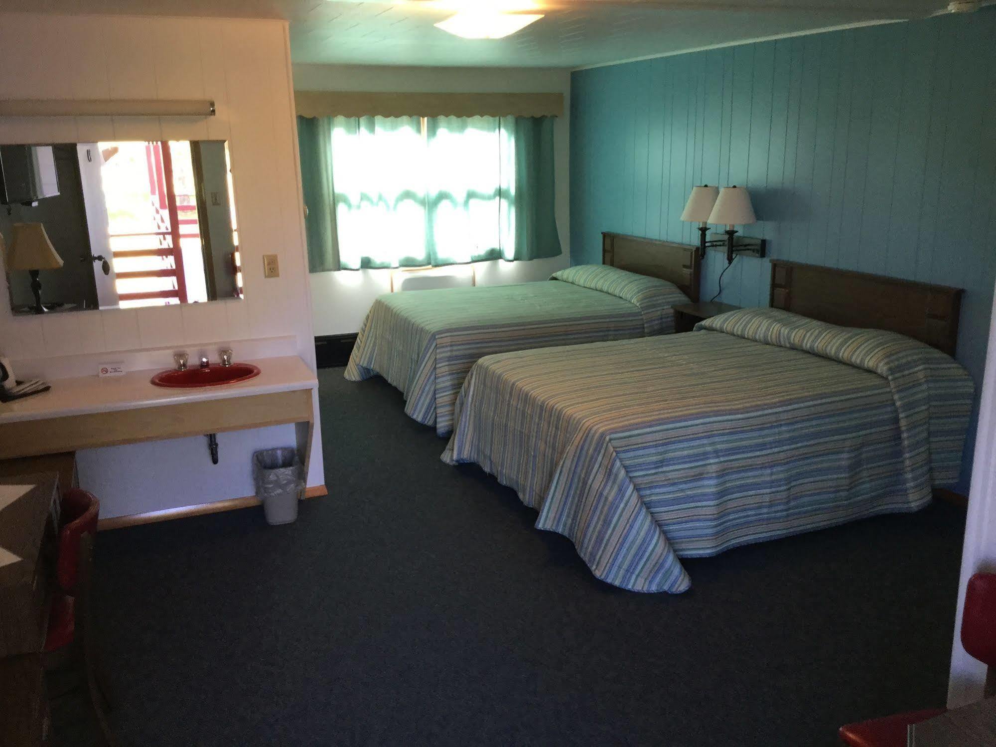 Cedars Motel Ironwood Eksteriør billede